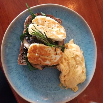 GiG - Green is Good - Mushrooms and spinach with halloumi - Cafes Near Me - Ericeira, 11