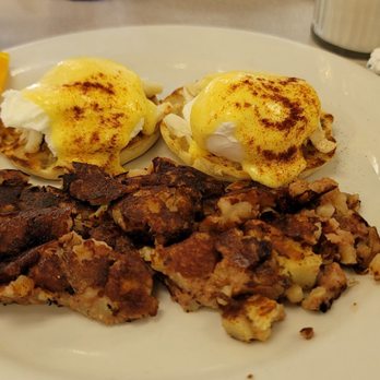 Mallery Street Cafe - Eggs McIntosh, corned beef hash. Perfect. - Breakfast & Brunch Near Me - Saint Simons Island, Georgia