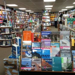 El Mundo del Libro - Inside the bookstore.