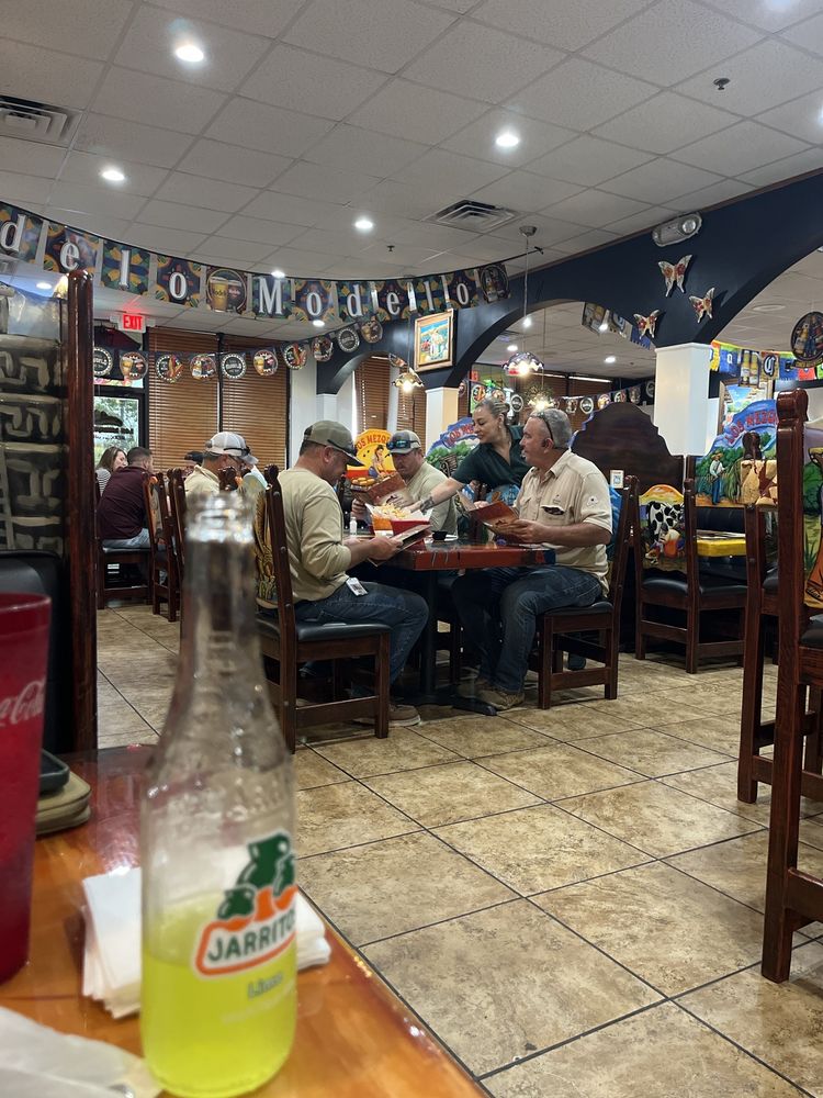 Los Mezquites Mexican Grill