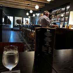 The Lounge Craft Kitchen + Cocktails - Dining area and bar