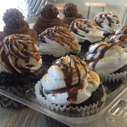 Here I got from left to right; 4 nutella, 4 triple salted chocolate caramel and 4 smores cupcakes. Which would you try first? Here I got from left to right; 4 nutella, 4 triple salted chocolate caramel and 4 smores cupcakes. Which would you try first?