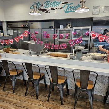 Cinnabon - Inside of the place - Bakeries Near Me - Northridge, California