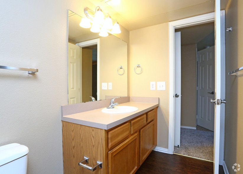 THE COVE ON 21ST Updated August 2024 12 Photos 2425 S 21st St