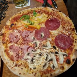 Watz - Bayrish Pub - Pizza Quattro Stagioni