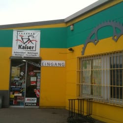 Fahrrad Kaiser - Can't miss the yellow & turquoise green building.