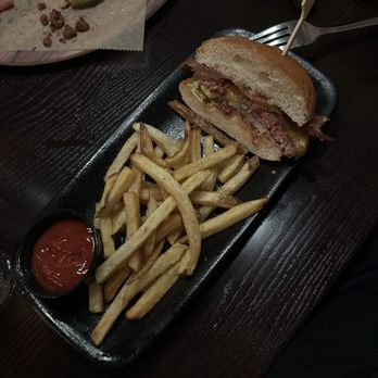 Farmer's Cellar - 1/2 farmers burger - Speakeasies Near Me - Lakeville, Minnesota