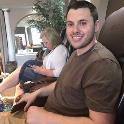 Le's Nails & Spa - Guys get pedis too!