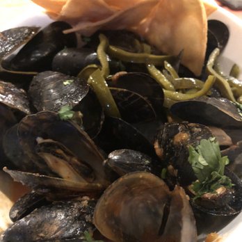Che Restobar - Baked mussels! - Wine Bars Near Me - London, Ontario