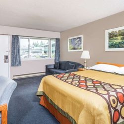 Super 8 by Wyndham Quesnel BC - Guest room