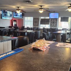 Pat's Pizza & Pub - Dining Room.