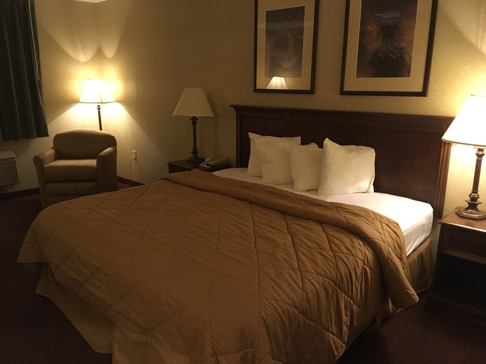 CENTERSTONE INN & SUITES Updated May 2024 1910 Nairn Dr, Maquoketa