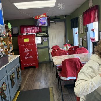 Lil Black Bear Cafe - Inside - Sandwiches Near Me - Pigeon Forge, Tennessee Lil Black Bear Cafe - Inside - Sandwiches Near Me - Pigeon Forge, Tennessee