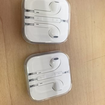 Apple Store - Smith Haven - Bam! They replaced two headphones in 2 minutes - Computers Near Me - Lake Grove, New York Apple Store - Smith Haven - Bam! They replaced two headphones in 2 minutes - Computers Near Me - Lake Grove, New York