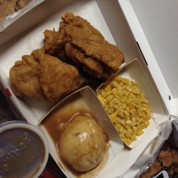 Jollibee - Fried chicken plate with mashed potatoes, gravy, and corn - Fast Food Near Me - Houston, Texas