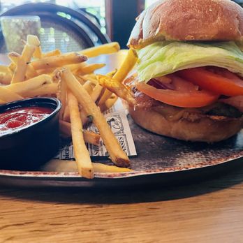 The State - State Burger + bacon ($2) and fries sub for chips ($1.50) - good taste / small meat patty - Whiskey Bars Near Me - Monrovia, California