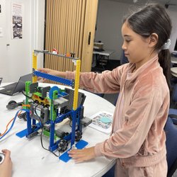 CODE-A-ROBOT - Building and testing VEX IQ robots at CODE-A-ROBOT