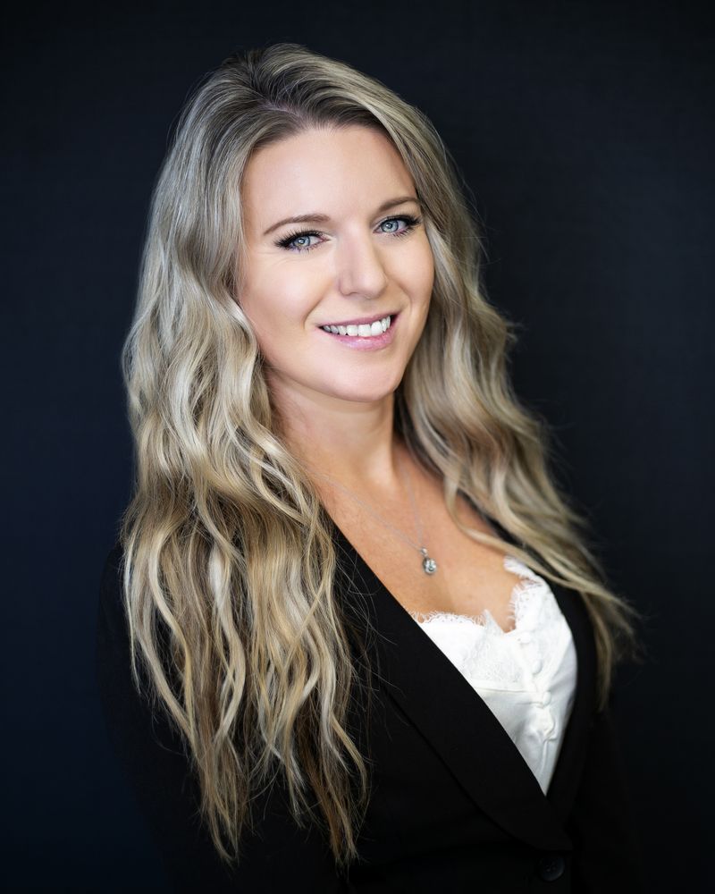 JENNIFER THOMPSON REALTY ONE GROUP FOX Updated April 2024 11 Town