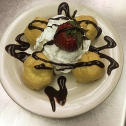Capital Pub - Cream puffs