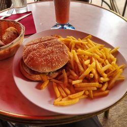 Le Grillon - My burger with fries!