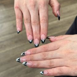 A&B Nail Bar - Black and silver chrome nails