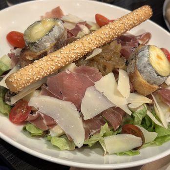 Le Vinci - Salad - Cafes Near Me - Amboise, 37