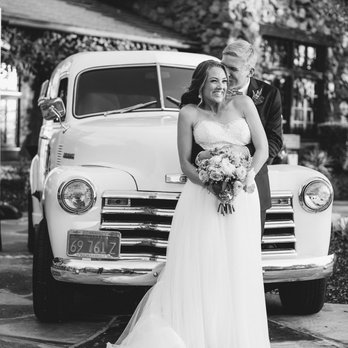 Tap Truck - Aside from serving great beer, the Tap Truck serves as a great backdrop for the most unique wedding photos! (by Petula Pea Photography) - Caterers Near Me