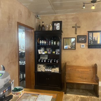 Mama Z's Cafe - Inside - Italian Near Me - Tontitown, Arkansas