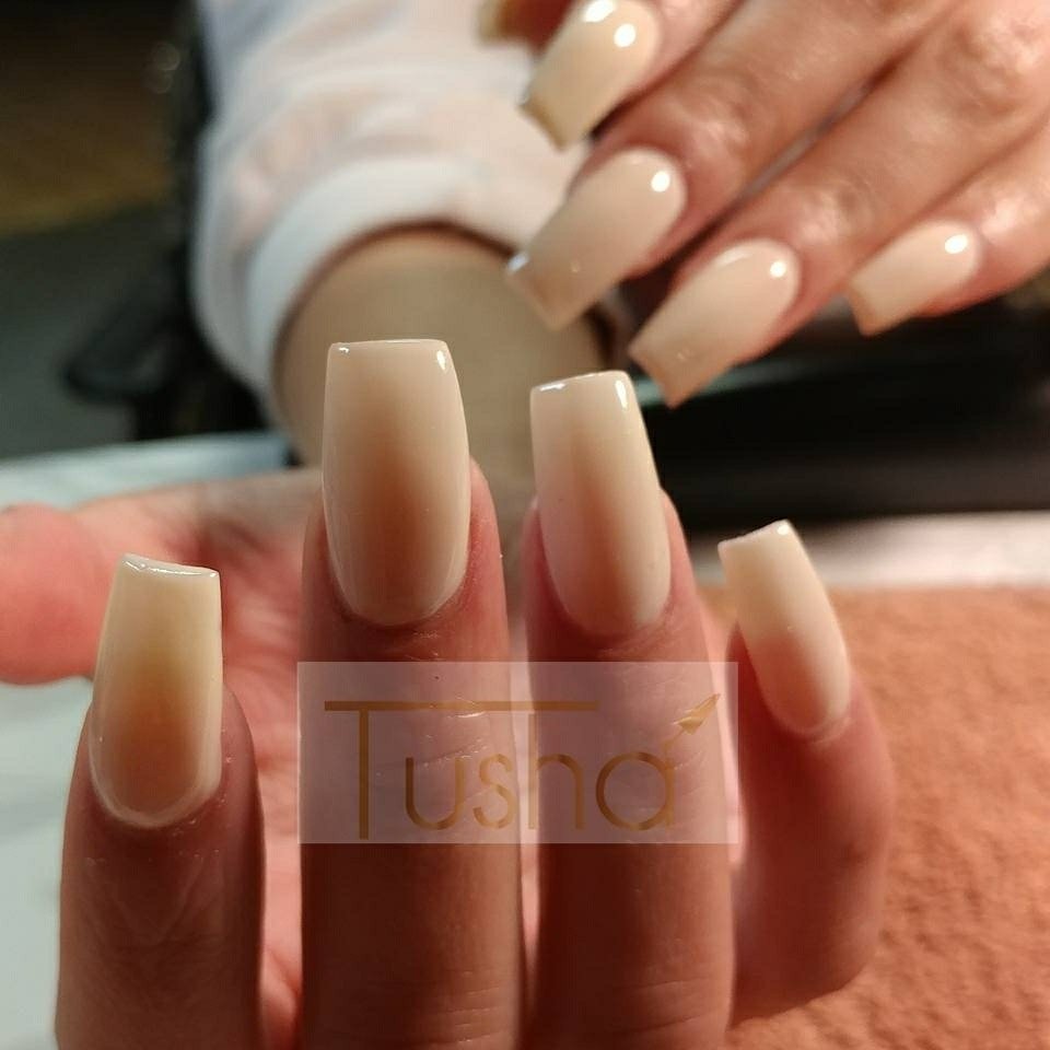 Tusha' Nail Spa Logo