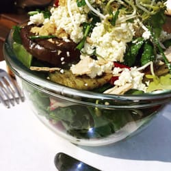 Mahlzeit - Heute mit gegrilltem Gemüse, Hummus und Feta - großartig wie immer!