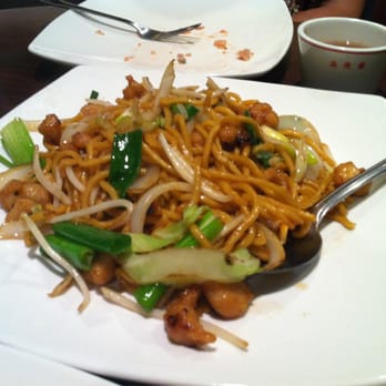 Mandarin Restaurant & Lounge - Chicken chow mien - Chinese Near Me - Fairfield, California