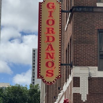 Giordano's - Pizza Near Me - Chicago, Illinois