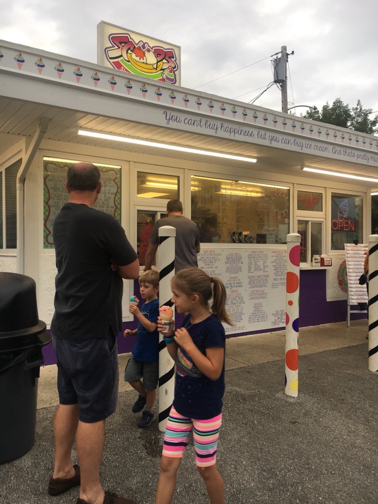 SCOOPS SWEETS & TREATS Updated August 2024 725 W Auglaize St