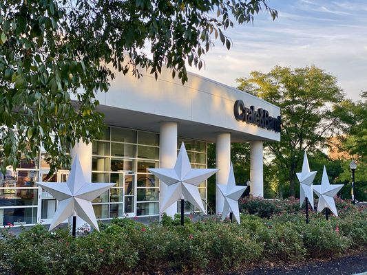Crate & Barrel by null
