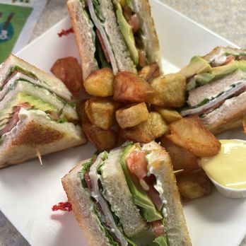 Bamboo Grille Maui - Club sandwhich - Hawaiian Near Me - Wailuku, Hawaii Bamboo Grille Maui - Club sandwhich - Hawaiian Near Me - Wailuku, Hawaii