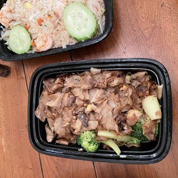 Kozy Korner Thai Cuisine - Pad See Ew Noodle - Thai Near Me - Glendale, California