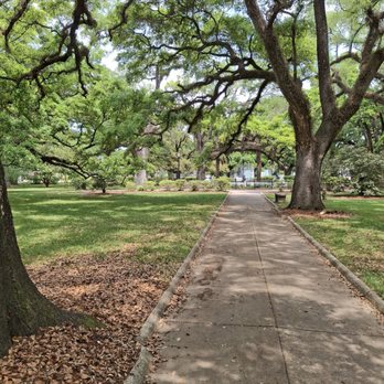 Washington Square - Parks Near Me - Mobile, Alabama