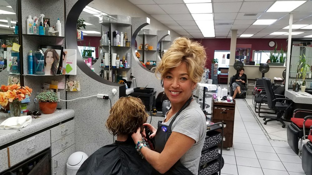 Bonita Central Hair Logo