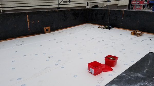 Maverick Roofing Logo