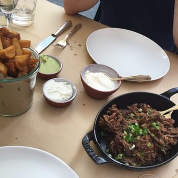 Katz Orange - Pulled short ribs and duck fat fries - Bars Near Me - Berlin, BE