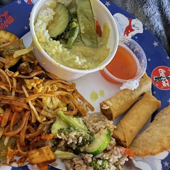 Di Chan Thai Restaurant - Pad Thai, curry w/ rice, fried rice, egg rolls, half moons - Thai Near Me - San Diego, California Di Chan Thai Restaurant - Pad Thai, curry w/ rice, fried rice, egg rolls, half moons - Thai Near Me - San Diego, California