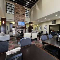 Staybridge Suites Amarillo-Western Crossing - Lobby dining area