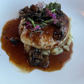 Beeside Balcony - Chicken entree - Mediterranean Near Me - Del Mar, California