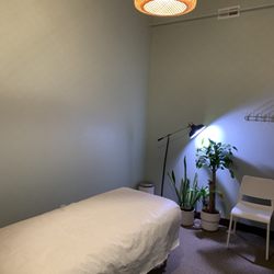 Hundred Grasses Acupuncture - Spacious treatment rooms, high ceilings