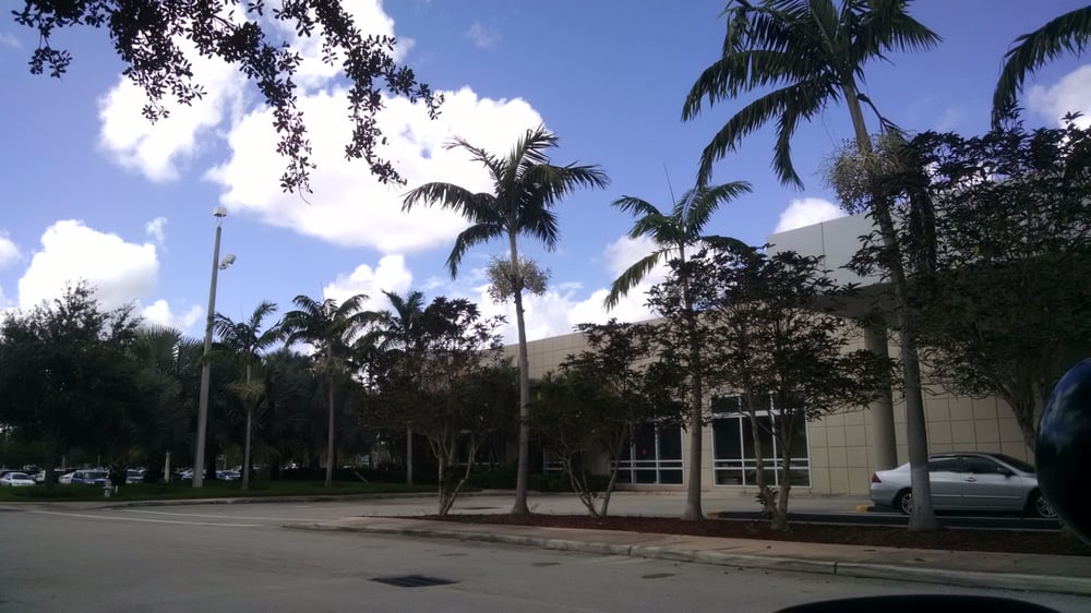 WELLS FARGO BANK 3201 N University Dr, Coral Springs, Florida Banks