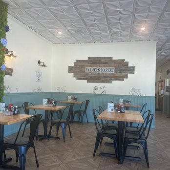 Rise & Grind - Inside Dining - Coffee & Tea Near Me - Patchogue, New York