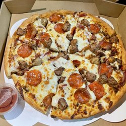 Bennets Pizza - Meat Lovers medium