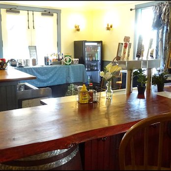 Columbia House Restaurant - After I placed my order, I had the chance to look around the restaurant, and check out the small bar. - American Near Me - Columbia, California