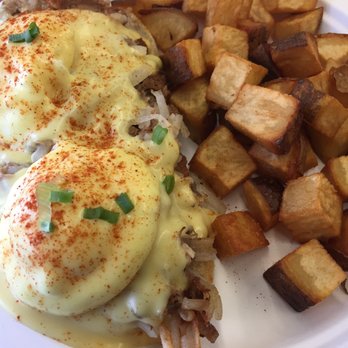 Button Up Cafe - Kalua Pork Eggs Benedict - Breakfast & Brunch Near Me - Pearl City, Hawaii