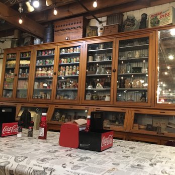Dixie Cafe' - Cute decor in a yummy soul food cafe - Cafes Near Me - Jackson, Tennessee